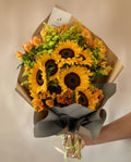 Ramo de Girasoles que Iluminan Su Día: Explosión de Sol y Naranja 🌞💛 Floradom"