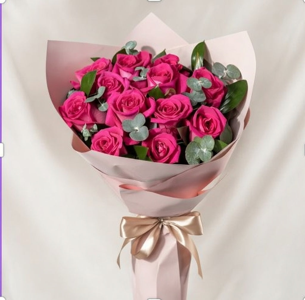 Ramo de 12 Rosas Fucsia